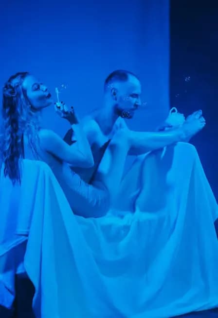 Смех в темноте