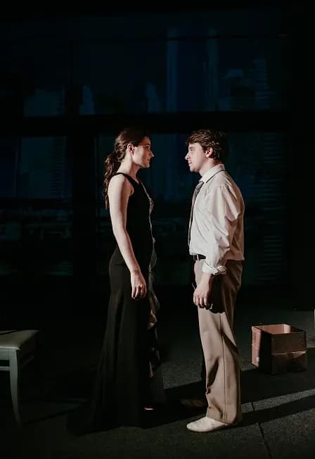 Двое на качелях