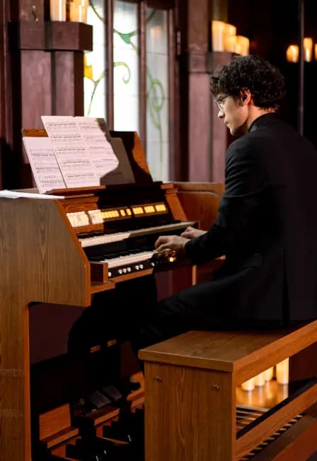 Утро в Особняке. Кофе, друзья, орган