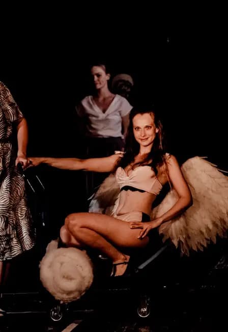 больше чем меньше