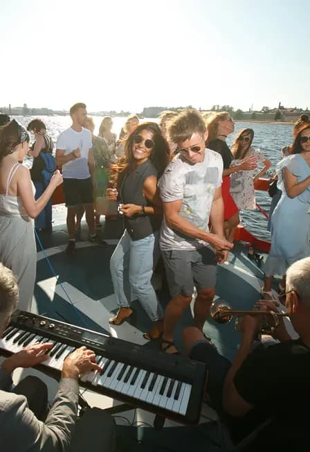 Музыкальный рейс “Плыви со звуком"