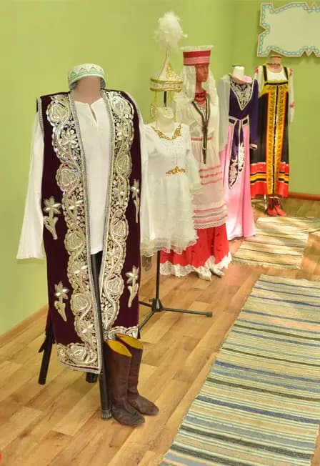 Многоцветие России. Выставка национальных костюмов