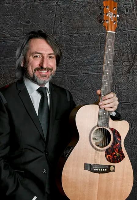 "Петербургские мотивы". Ильдар Казаханов (гитара) и его ансамбль