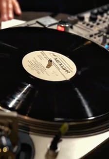 Виниловый джаз. Дуэт: А.Склемин (гитара), Я.Склемин (саксофон)