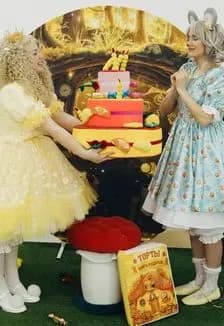 Плюша, торт, и сладкий секрет: Интерактивный спектакль