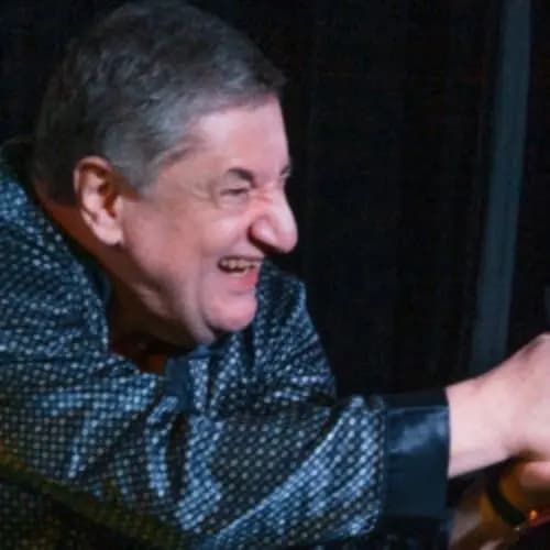 Он, она, шпион, балкон