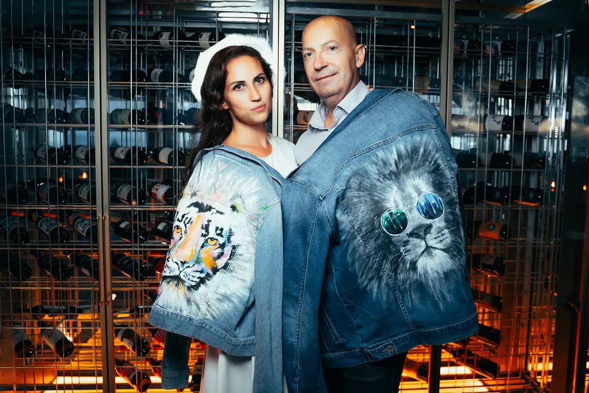 Рисуем яркие принты на одежде с видом на Аврору от компании Артвайбс