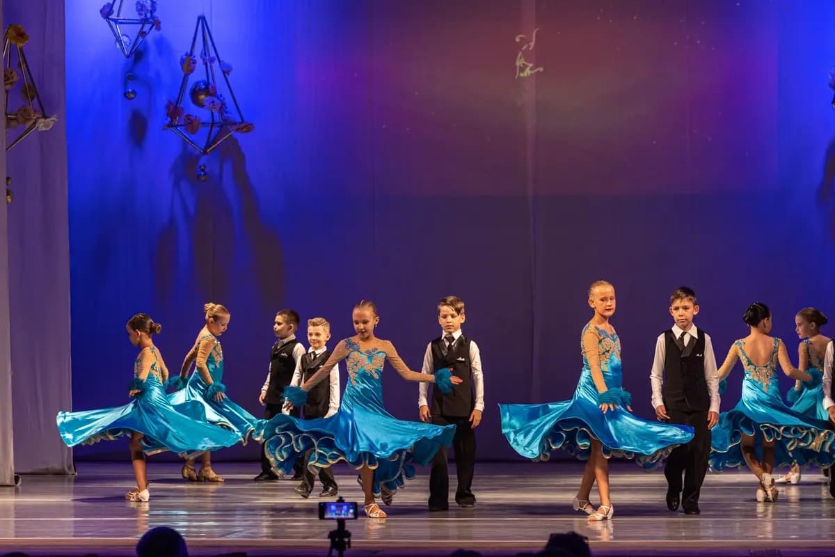 Ансамбль бального танца «Тарина». Шаг вперед