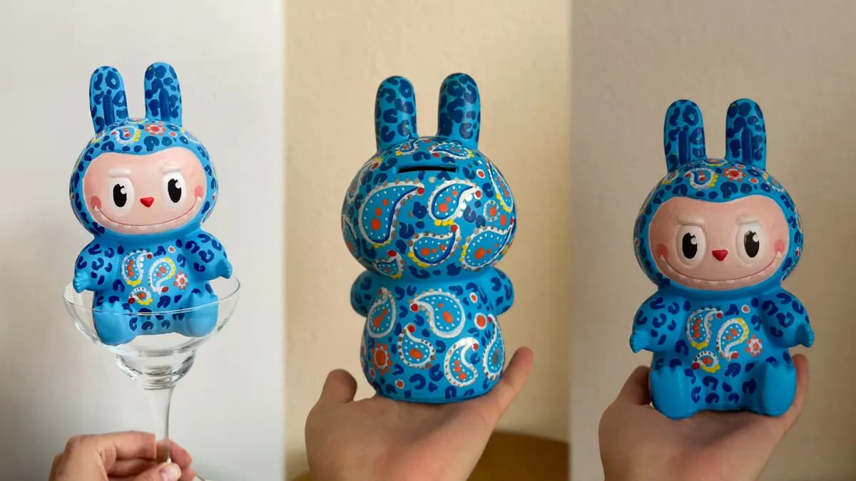 Роспись игрушки Лабубу в от Артвайбс в ресторане Be Italian