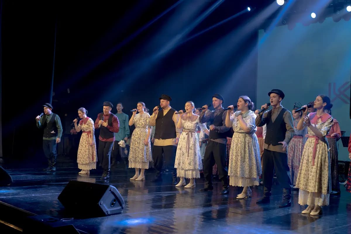 Хоровод дружбы (Институт искусств им. Хворостовского)