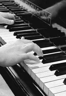 Весеннее настроение. Концерт в выставочном пространстве