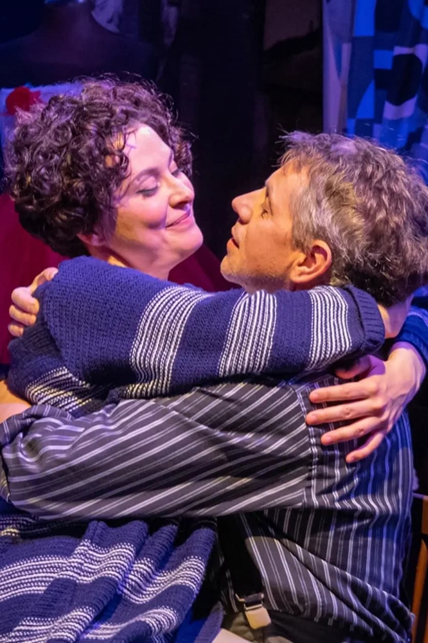 Двое на качелях