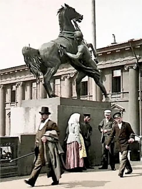 Салон с историей: Нувеллистъ №11 — концерт и экскурсия — Удивительные истории Невского проспекта — вечеринка с фуршетом в музее на Невском