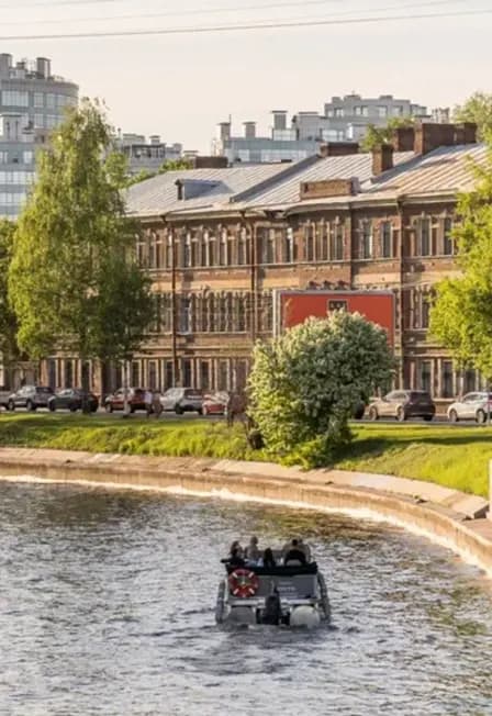 По рекам и каналам северной столицы в мини-группе до 11 человек