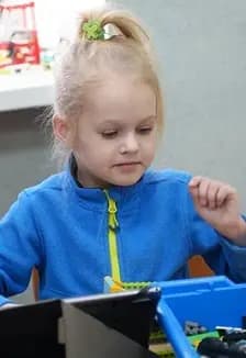 Кружок эксперементальной механики и робототехники Шестеренка (1 занятие в неделю) детского центра Школа Радость