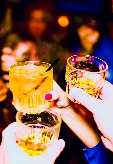 БАР ХОППИНГ ПО-ПИТЕРСКИ: С ГИДОМ ПО БАРАМ + ДЕГУСТАЦИЯ