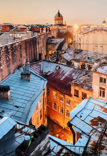 Must have Питера: панорама с высоты и дворы, парадные и коммуналка