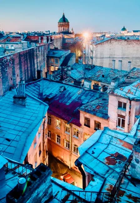 Питер романтиков: дворы, парадные и закат на крыше