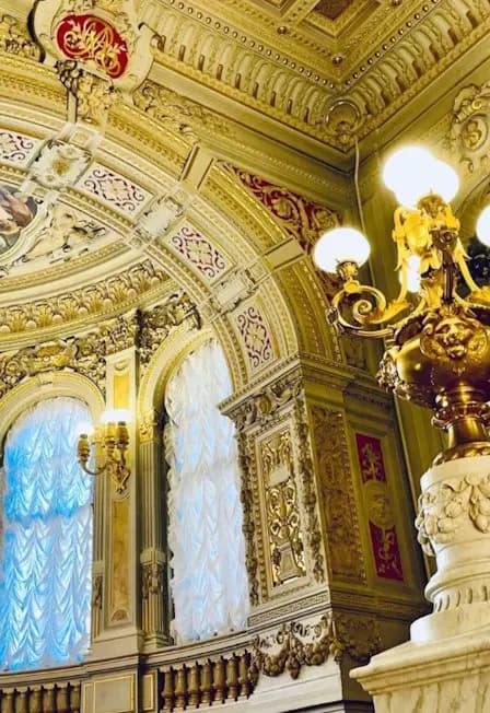 ВЛАДИМИРСКИЙ ДВОРЕЦ: ЭКСКУРС В МИР ИМПЕРАТОРСКОГО БЛЕСКА