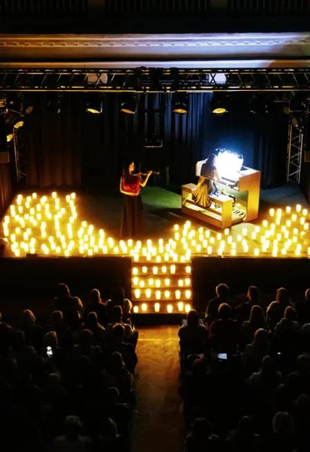 Орган при свечах