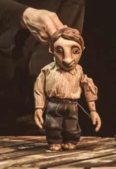 Жена мужа в Париж провожала