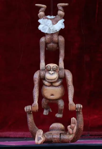 Цирк на нитях