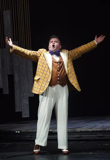 Салют, конферансье!