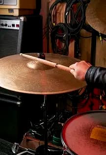 Мастер-класс по игре на ударной установке