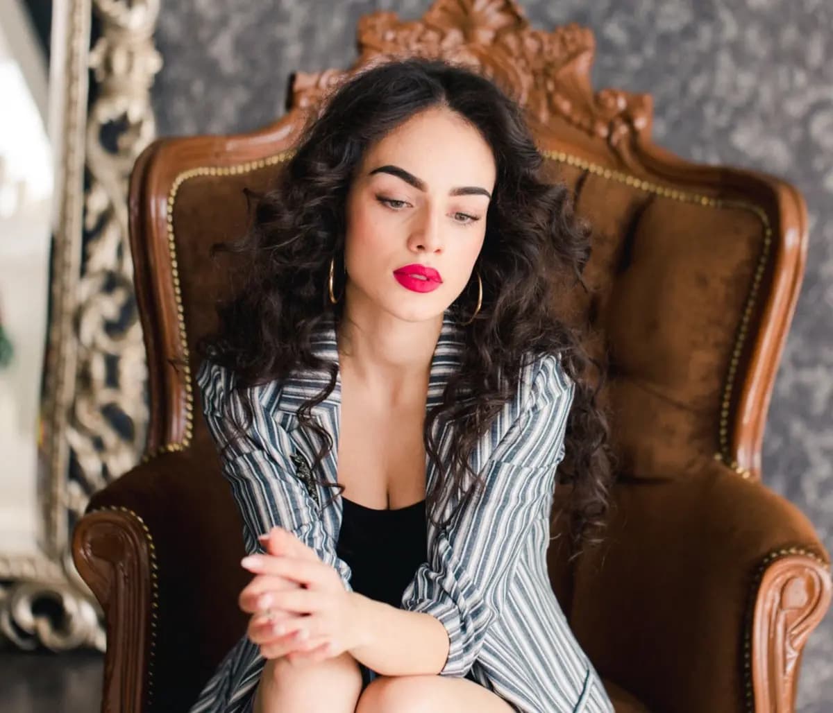 Анна Егоян. Осторожно! Хрупко...