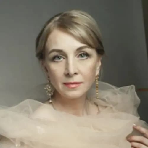 На крыльях чудной песни