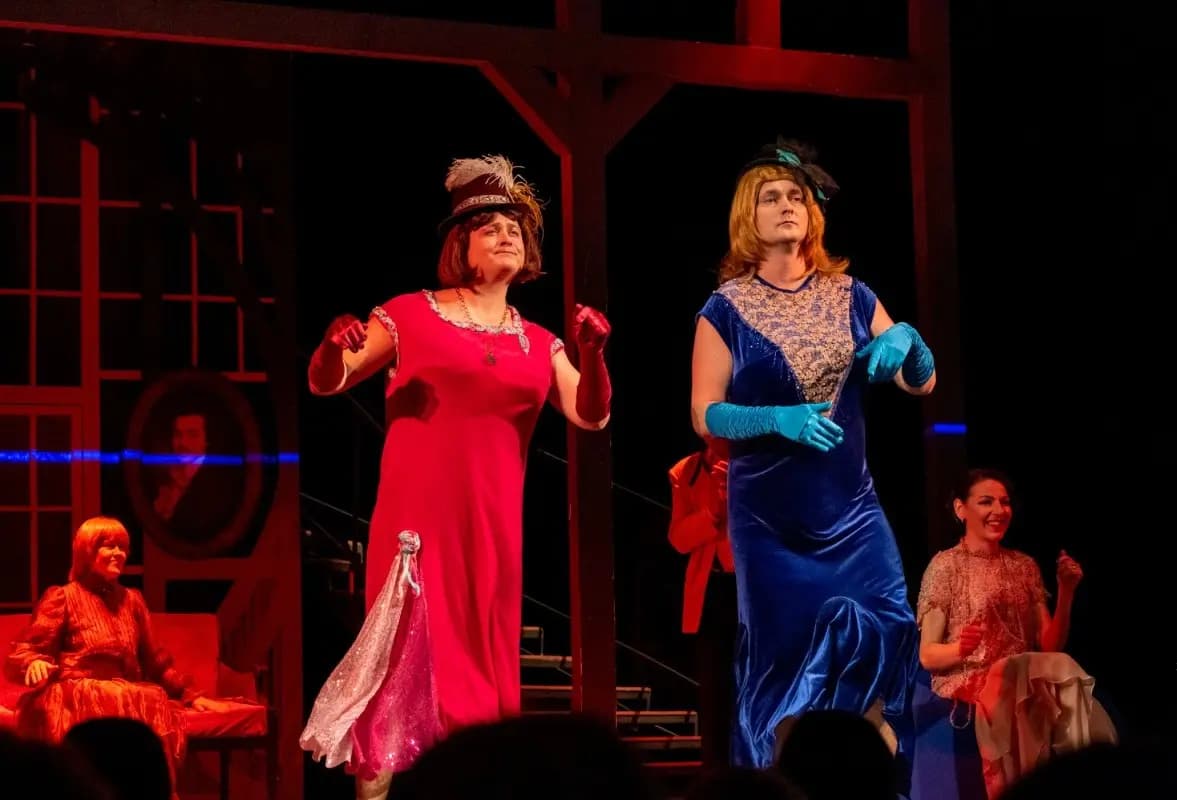 Примадонны (Драматический театр)