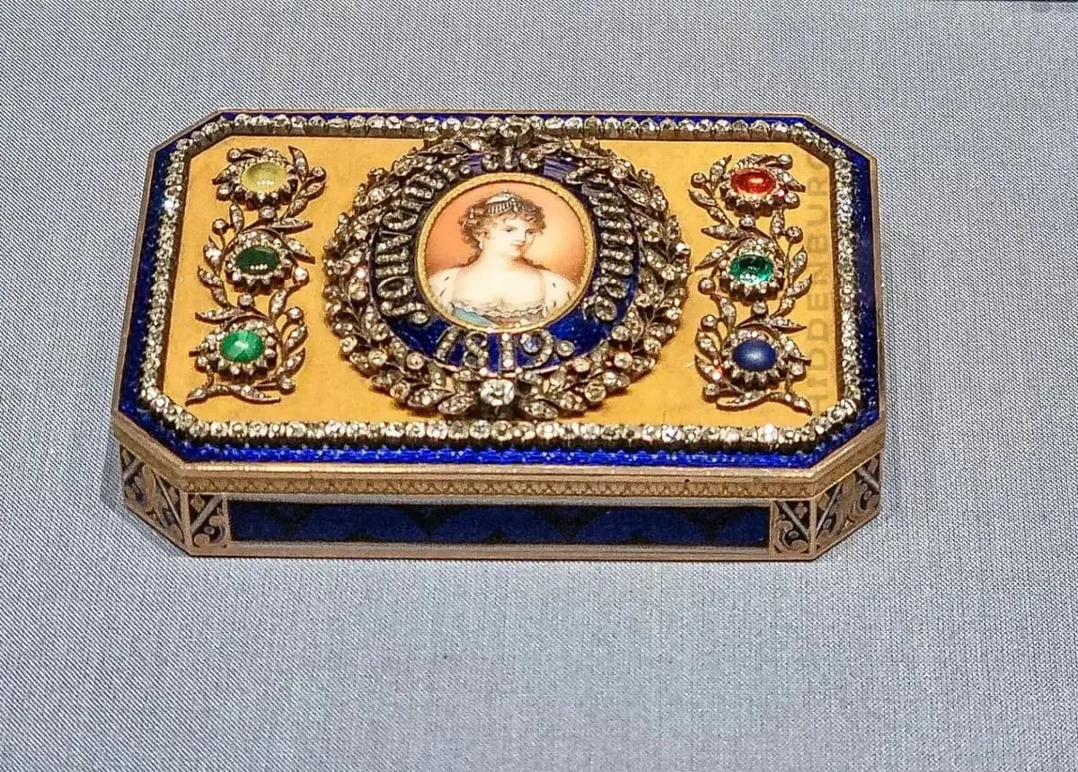 Бриллиантовая кладовая. Экскурсия в скрытую сокровищницу Эрмитажа с билетом в музей (Дворцовая площадь)