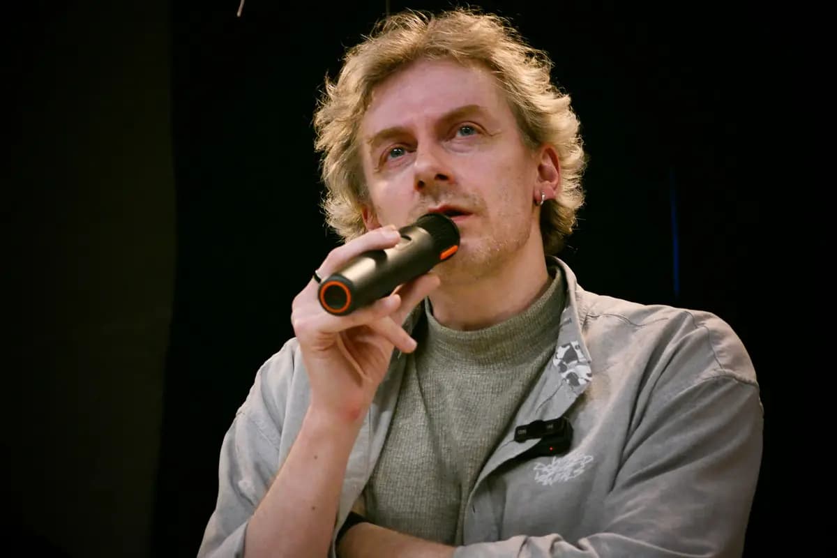 Поэтическое как феномен. Публичная дискуссия c «Открытым философским факультетом» (Своё поле)