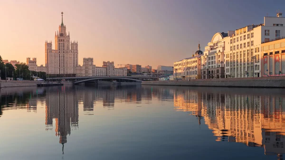 Праздничный круиз на теплоходе «Жемчужина» с живой музыкой и фейерверком (Причал «Красный Октябрь» (ex. «Большой Каменный мост»))