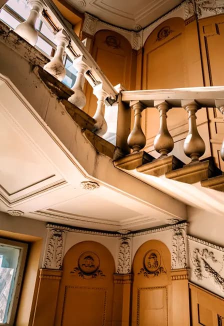 За фасадами Петроградки: дворы-колодцы и парадные