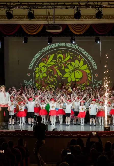 Ежегодный отчетный концерт Народного Образцового песенно-танцевального коллектива Хохломские узоры