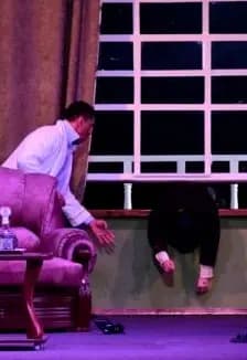 Он, она, окно, покойник