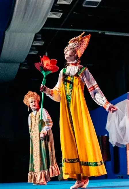 Показ спектакля "Аленький цветочек"
