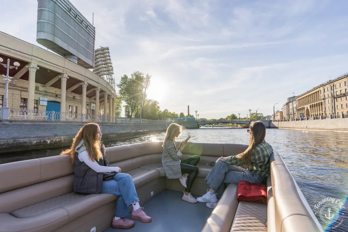 Вдоль Петроградки на катере (Причал «Набережная реки Фонтанки, 71»)