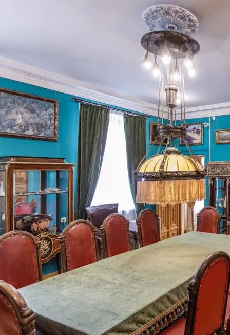 Посещение постоянной экспозиции и временных выставок музея-квартиры Н.С. Голованова