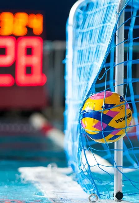 ½ Ф Команды, выигравшие в играх 13 и 15