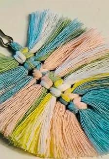 Мастер-класс по созданию брелока «Листик» в технике макраме