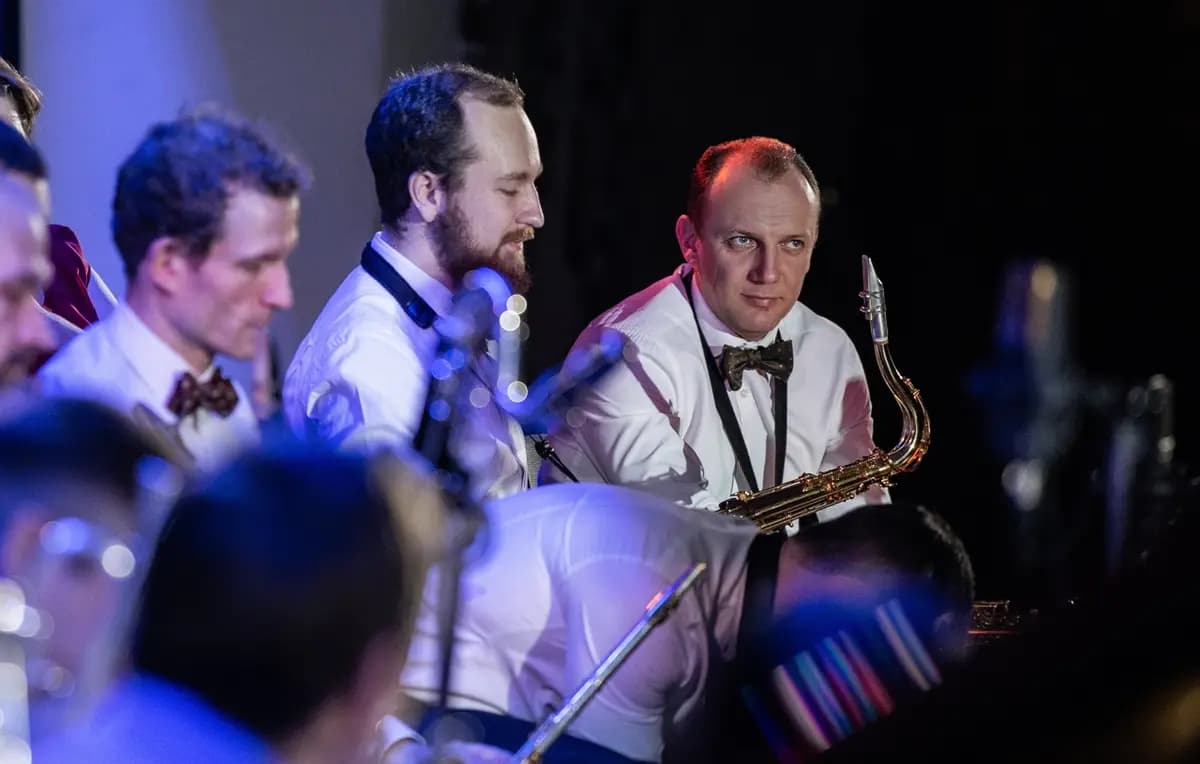 Большой джазовый оркестр п/у Петра Востокова (Эссе)