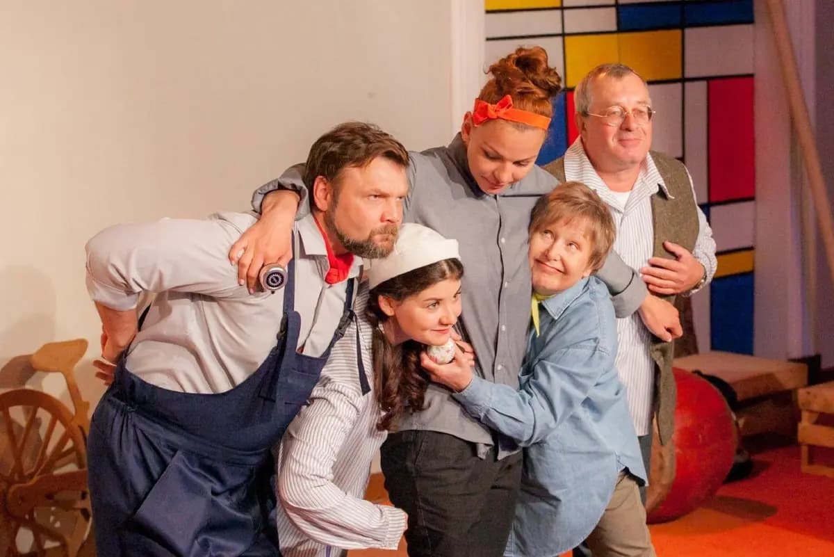 Папа, мама, бабушка и восемь детей в Дании (Театр юного зрителя)