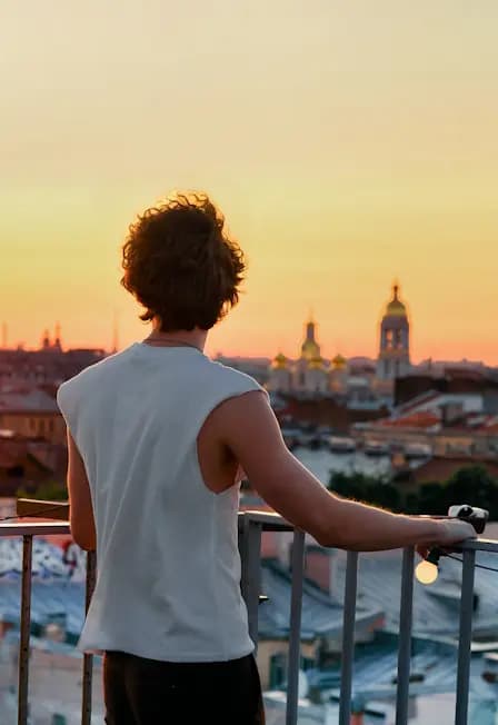 ПИТЕР С КРЫШИ, СТАРИННЫЕ ПАРАДНЫЕ И ЖИВАЯ КОММУНАЛКА ДОВЛАТОВА