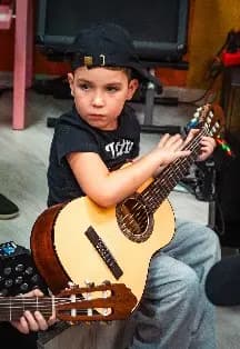 Секреты игры на гитаре. Мастер-класс для детей