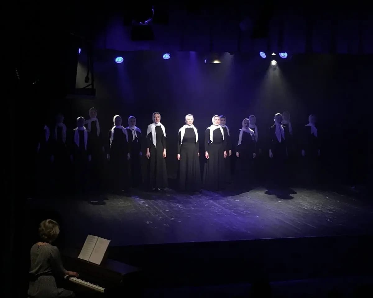 Помните! Через века, через года — помните! (Театральное училище)