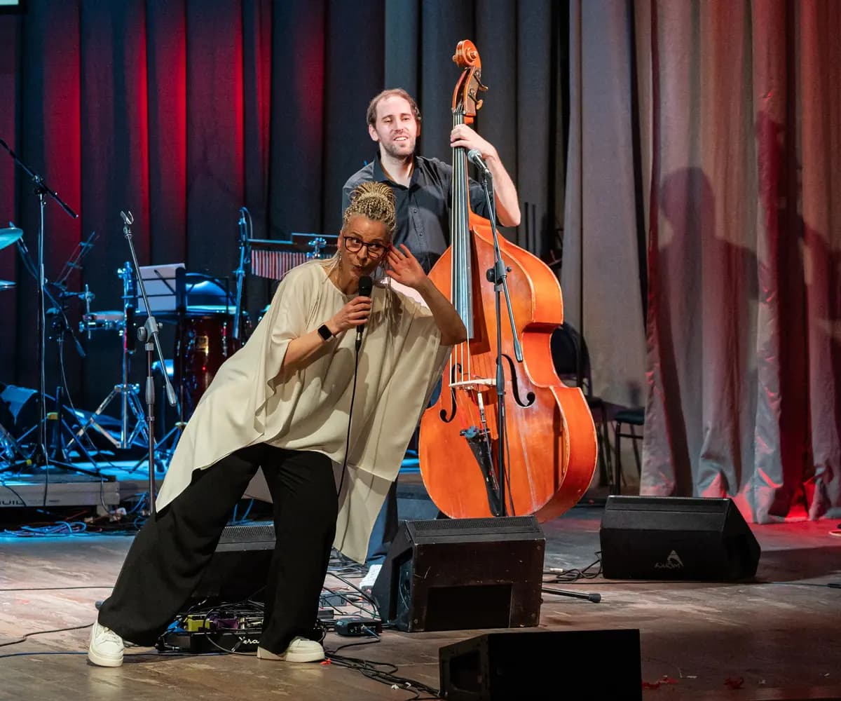 Дима Семенищев и Алла Туровская (Петербургские серенады. Дом Теппера (Пушкин))