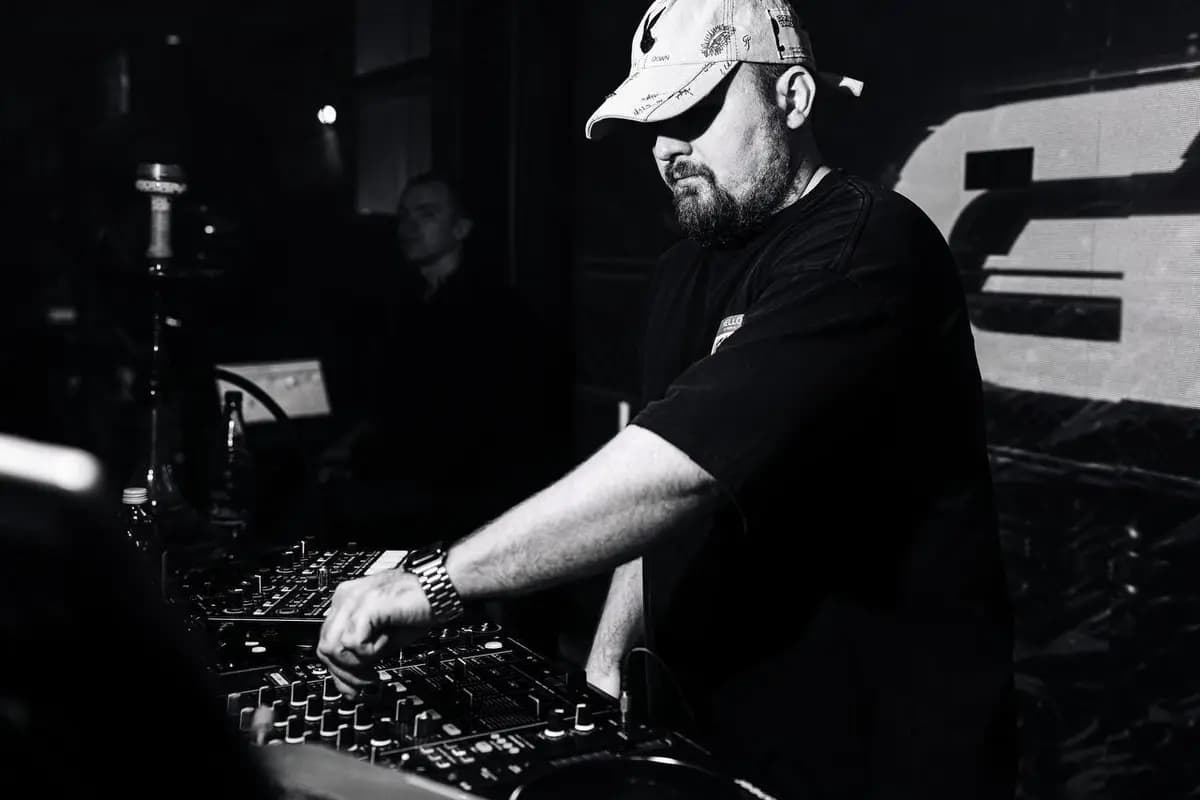 DJ Gross (Louis Pasteur)