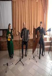 А музыка в прекрасных звуках рождена